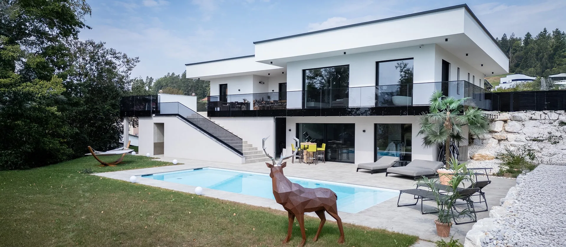 Neues Einfamilienhaus in Kärnten mit großen Fensterflächen