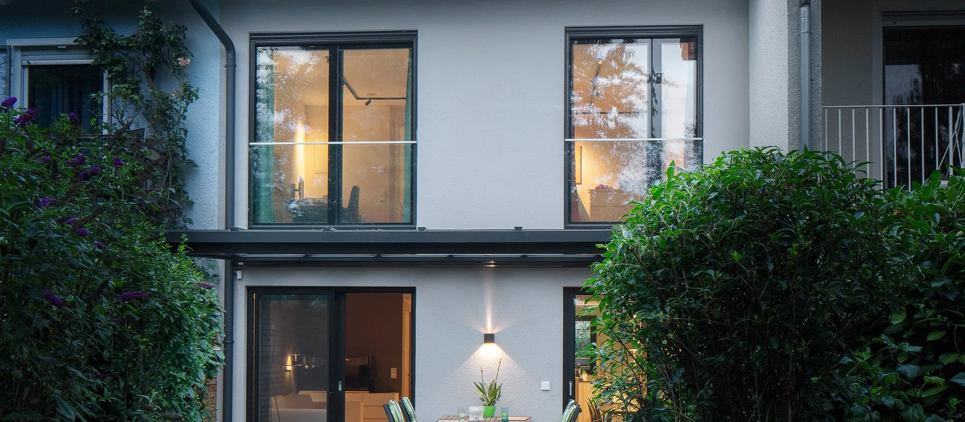Reihenhaus in München mit neuen großen Fensterflächen